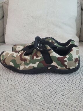 Roos Women's Camouflage Athletic Shoes with Hook-and-Loop Strap